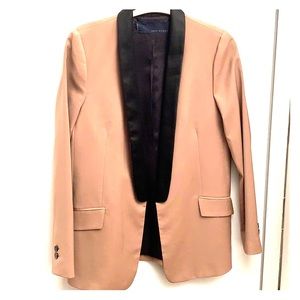 GORGEOUS ZARA women’s Black & Tan tuxedo blazer.